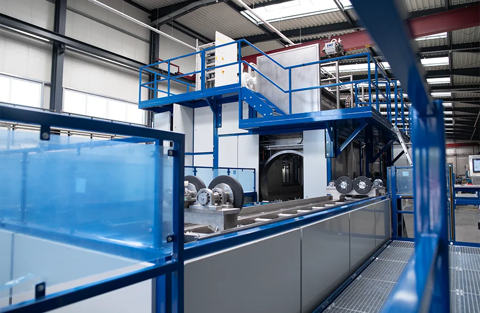 Wässrige Reinigungsanlage für Großkurbelwellen und automatisierter Beschickung