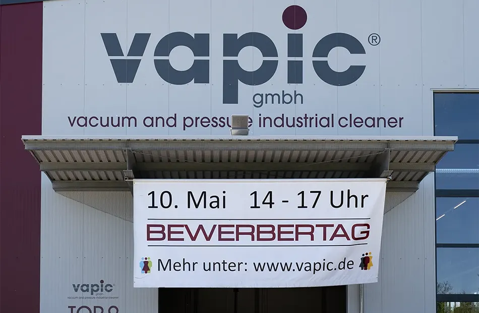 vapic Banner zum Bewerbertag an Hallentor